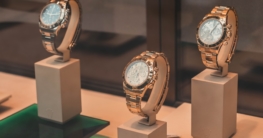 Rolex Uhren stehen im Schaufenster